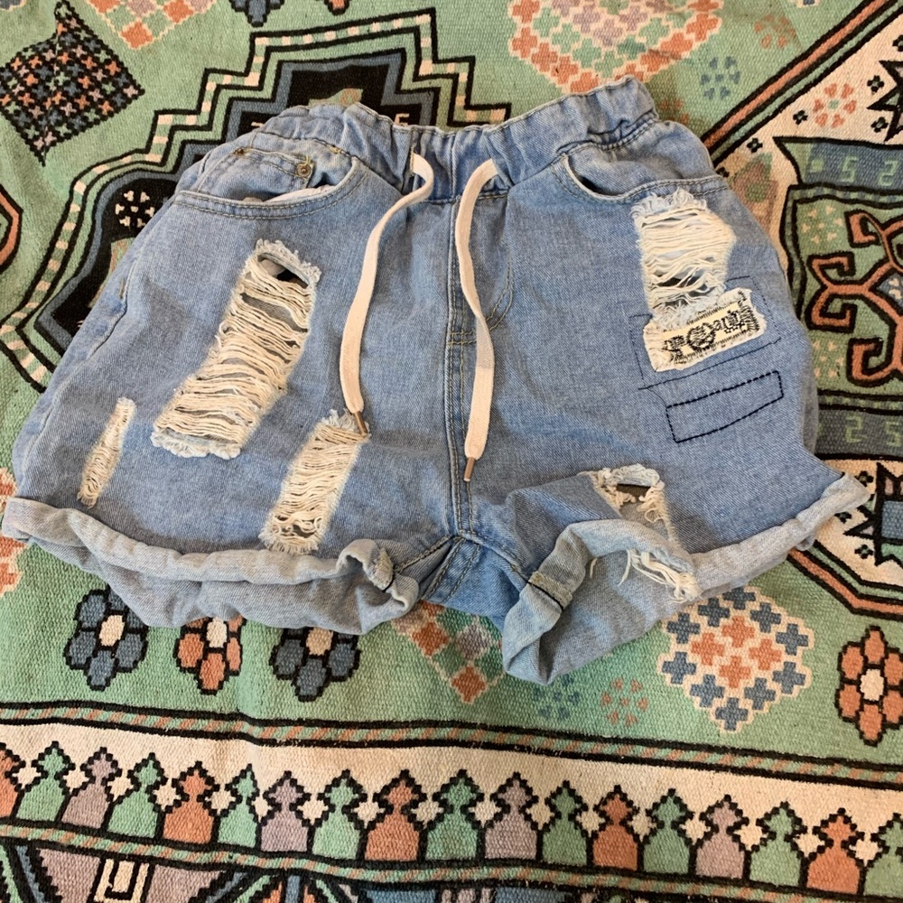 Drawstring frayed shorts